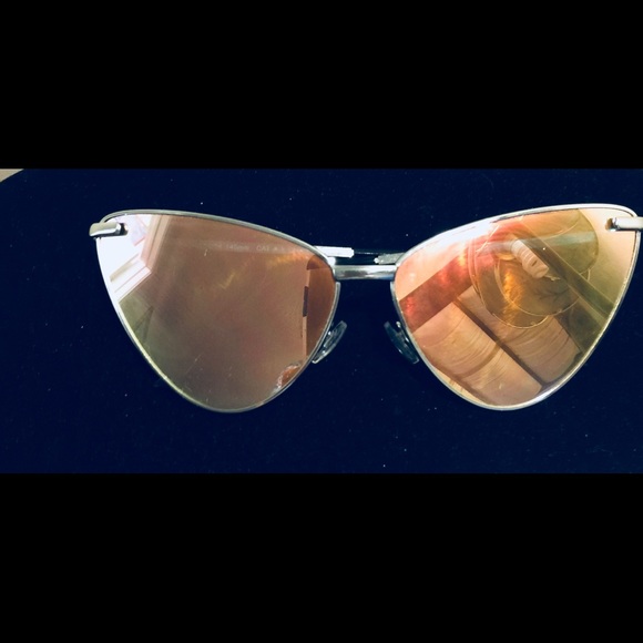 Forever 21 Accessories - 🔥SUN GLASSES 🔥